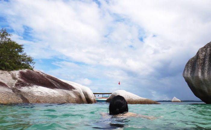 Berenang di Pulau Garuda - Foto oleh jackandjilltravel.com